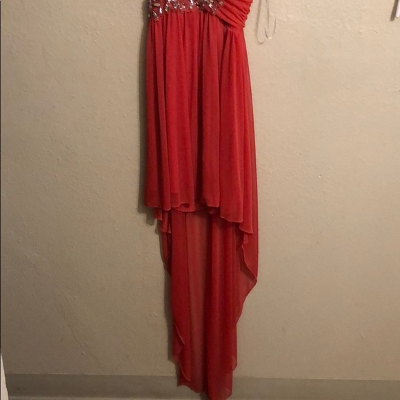 Beautiful formal gown - Picture 2 of 4